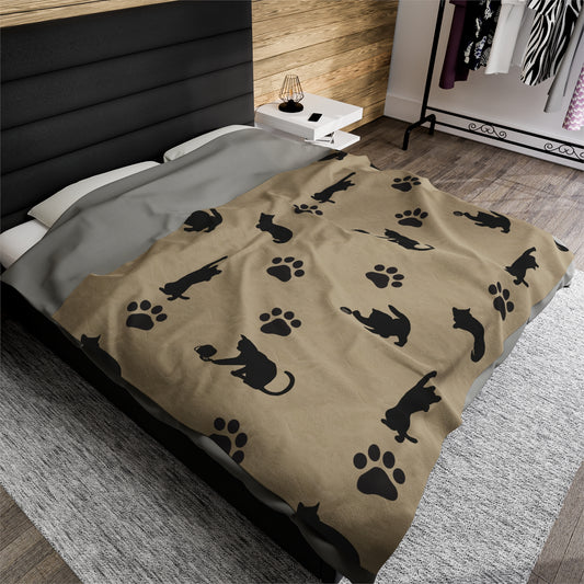 Cats Silhouette Velveteen Plush Patterned Blanket on large bed